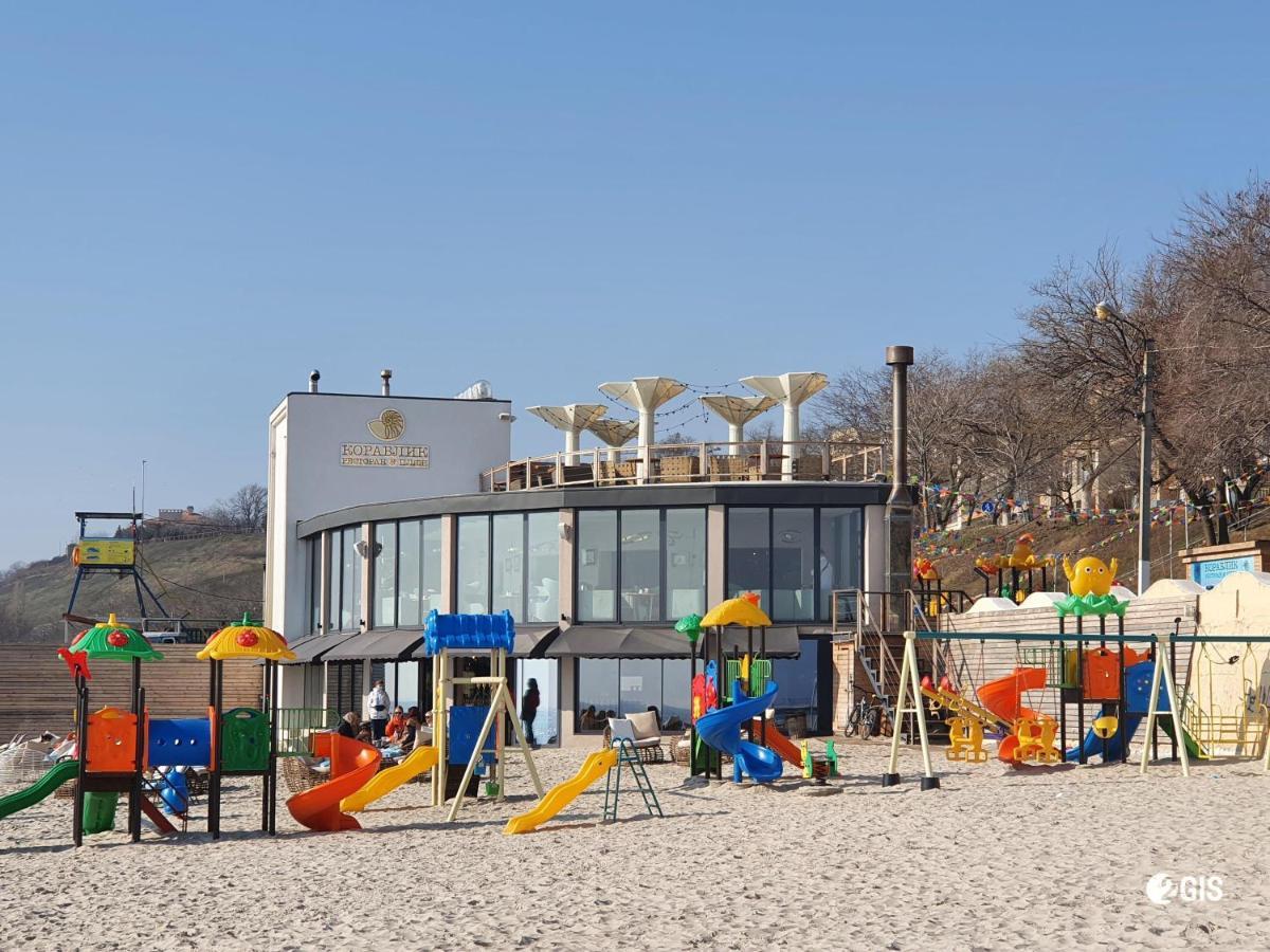 Апартаменты У Моря Magnit Первая Линия Odessa Esterno foto