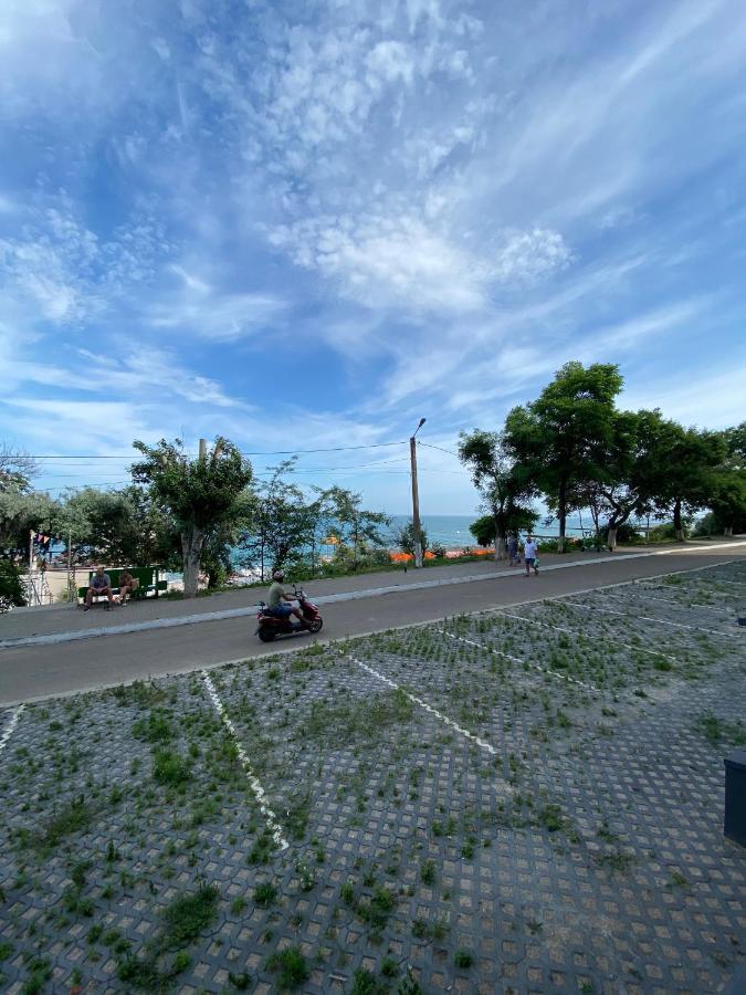 Апартаменты У Моря Magnit Первая Линия Odessa Esterno foto