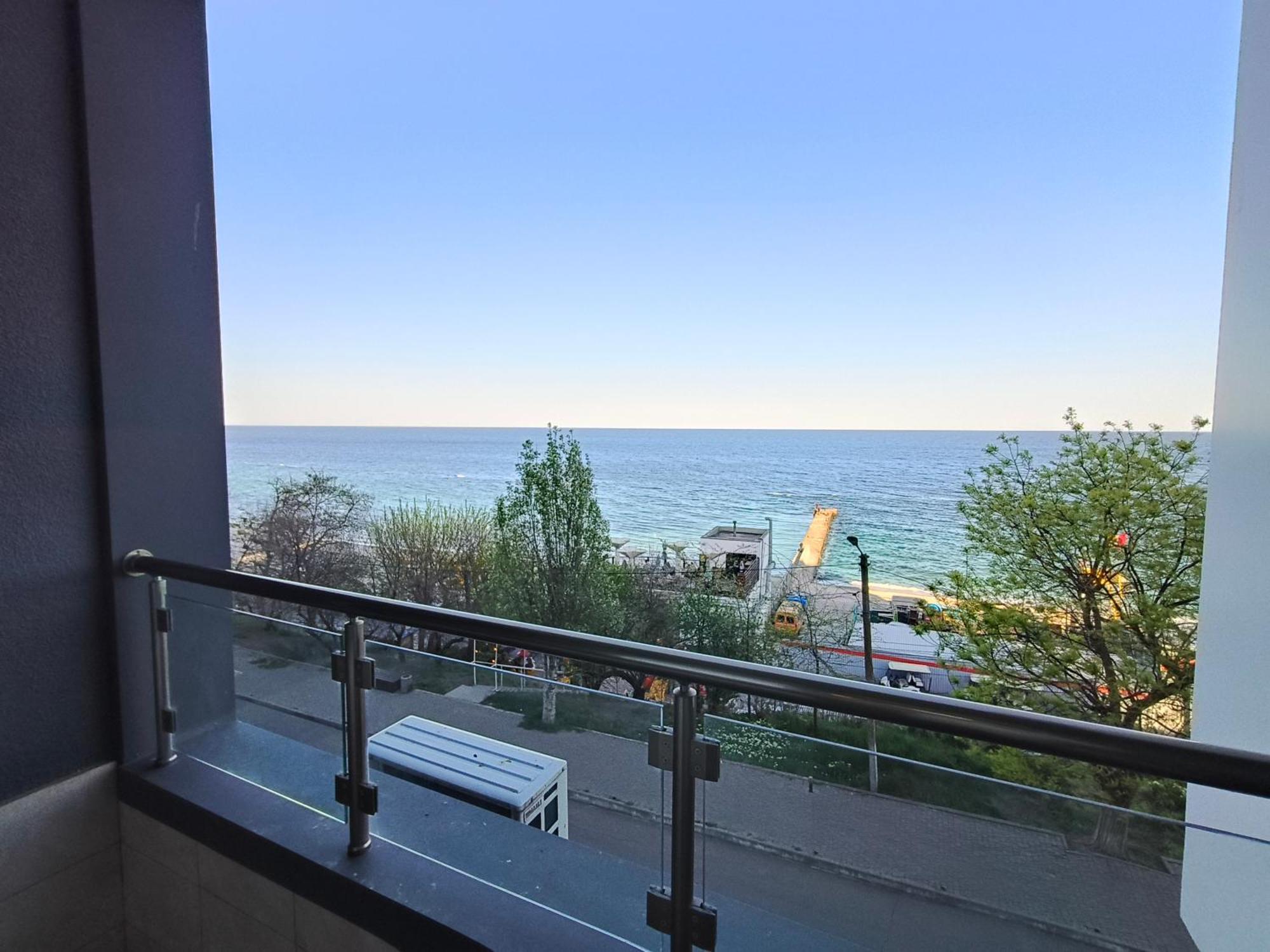 Апартаменты У Моря Magnit Первая Линия Odessa Esterno foto
